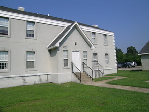 Salem Manor Apartments in Memphis, TN - Building Photo - Building Photo