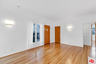 1557 S Genesee Ave in Los Angeles, CA - Building Photo - Building Photo
