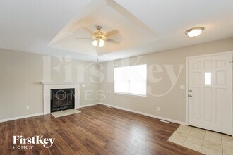 2116 NE Cromwell St in Lee's Summit, MO - Building Photo - Building Photo