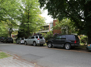 Sheridan Court in Vancouver, BC - Building Photo - Building Photo