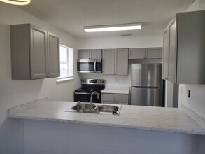2616 Chandalar Ln, Unit C in Tallahassee, FL - Foto de edificio - Building Photo