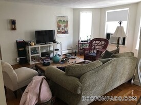 312 Tappan St, Unit 5 in Brookline, MA - Building Photo