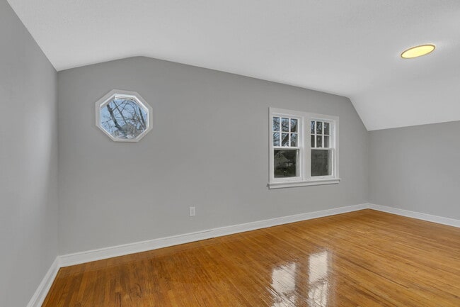 355 Central Ave N in Milaca, MN - Foto de edificio - Building Photo