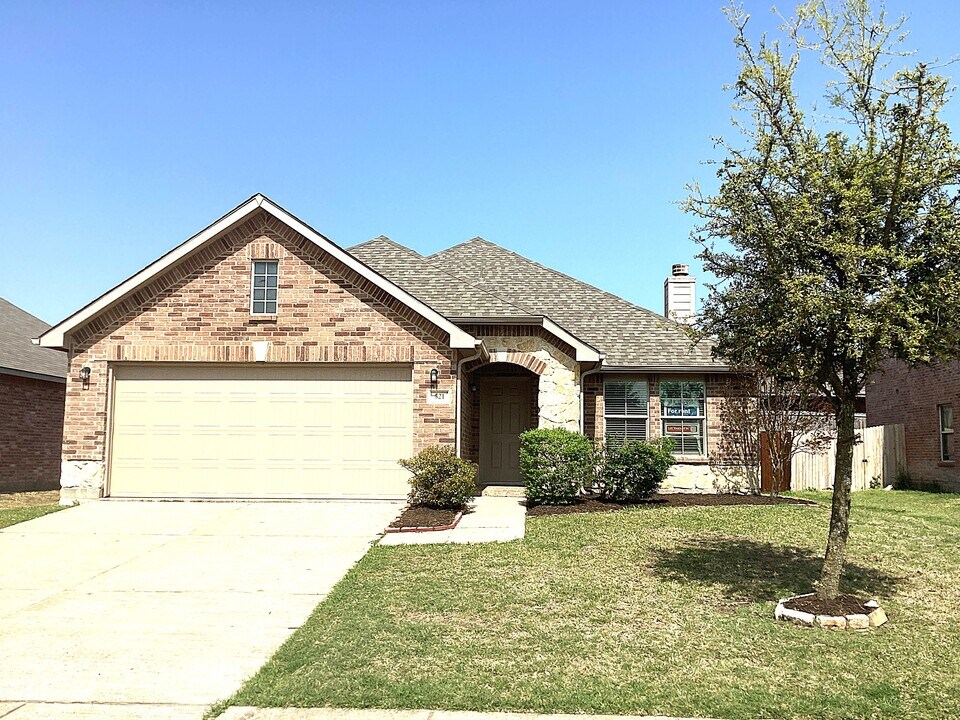 521 Laurel Ln in Fate, TX - Building Photo