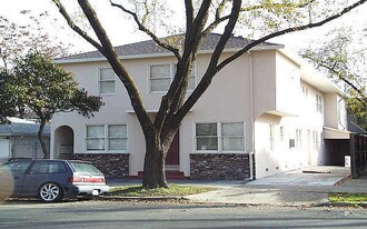 2411 26th St in Sacramento, CA - Building Photo