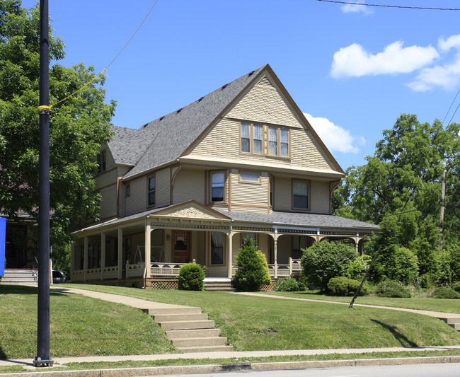 755 Broadway Ave in Bedford, OH - Building Photo - Building Photo