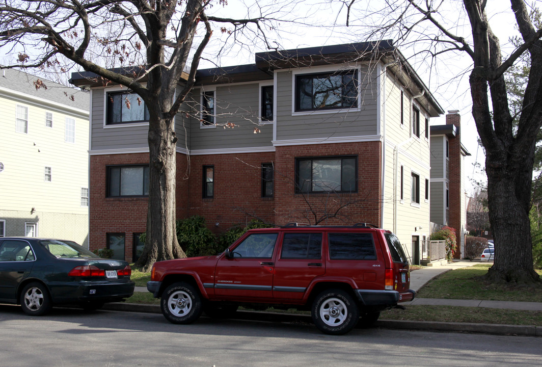 Stuart in Arlington, VA - Foto de edificio