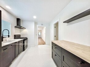 3046 Guirado St in Los Angeles, CA - Building Photo - Building Photo