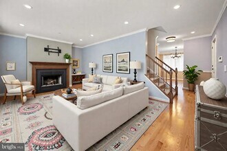 8217 Township Dr in Owings Mills, MD - Foto de edificio - Building Photo