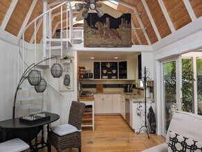 201 N Rios Ave in Solana Beach, CA - Building Photo - Building Photo