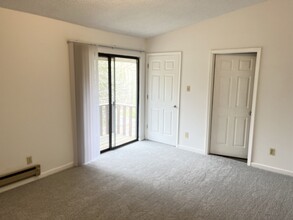 1014 Danwood Ln, Unit Pinetree in Fenton, MO - Foto de edificio - Building Photo