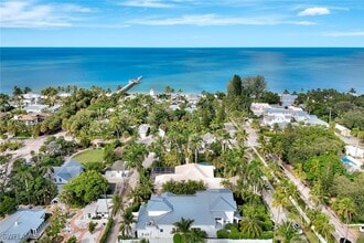 160 Broad Ave S in Naples, FL - Building Photo - Building Photo