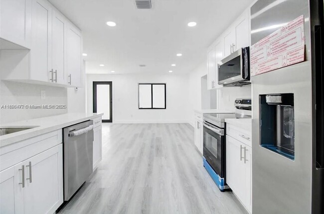 13885 NW 5th Ave in North Miami, FL - Building Photo - Building Photo