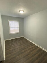 8110 SE Raymond St in Portland, OR - Building Photo - Building Photo