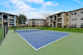 Oasis at Plum Creek Apartments in Kyle, TX - Foto de edificio - Building Photo