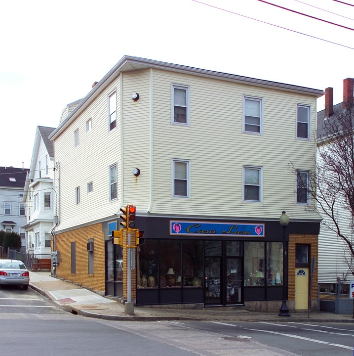 337 Columbia St in Fall River, MA - Foto de edificio