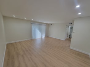 700 Perrie Dr in Elk Grove Village, IL - Building Photo - Building Photo