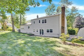 42 Stonewyck Rd in Chatham Township, NJ - Building Photo - Building Photo