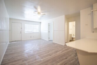 2324 62nd St, Unit A in Lubbock, TX - Building Photo - Building Photo