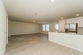 559 Filibusters Trail in San Antonio, TX - Building Photo - Building Photo