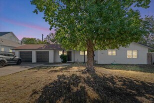 5005 Brighton Rd in Austin, TX - Building Photo