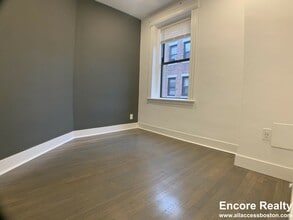 11 Queensberry St, Unit 24 in Boston, MA - Foto de edificio - Building Photo