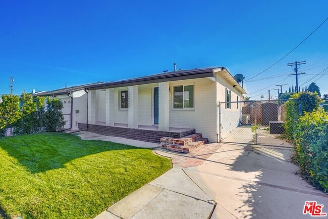 11310 Argan Ave in Los Angeles, CA - Building Photo - Building Photo
