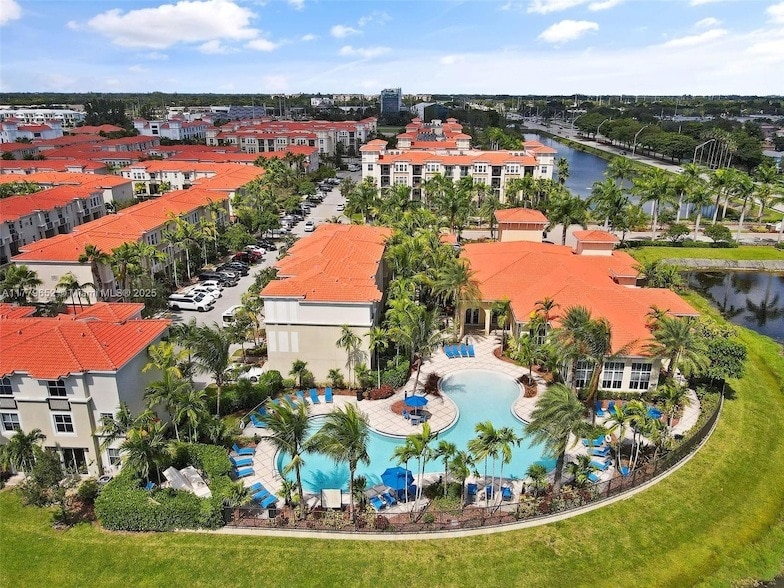 10170 SW 7th St, Unit 31-409 in Pembroke Pines, FL - Building Photo