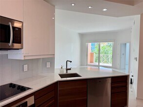 140 Meridian Ave in Miami Beach, FL - Building Photo - Building Photo