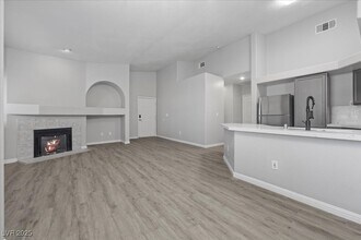 900 Heavenly Hills Ct in Las Vegas, NV - Building Photo - Building Photo