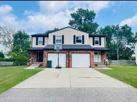 116 Regents Blvd in Troy, MI - Building Photo