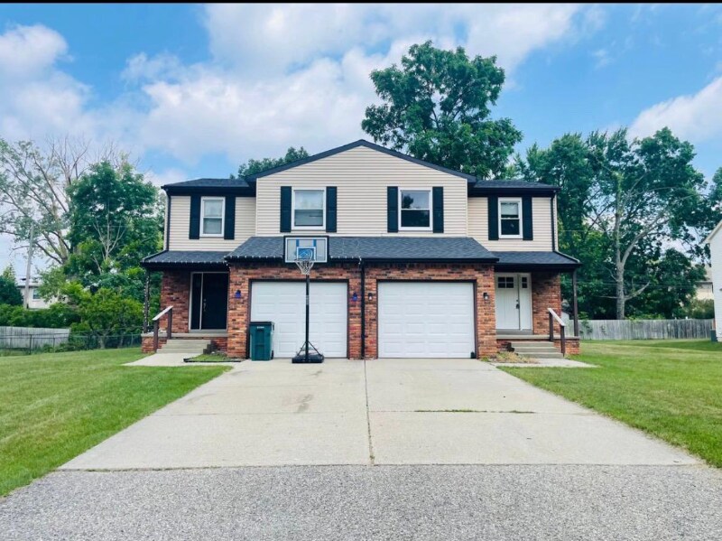 116 Regents Blvd in Troy, MI - Foto de edificio