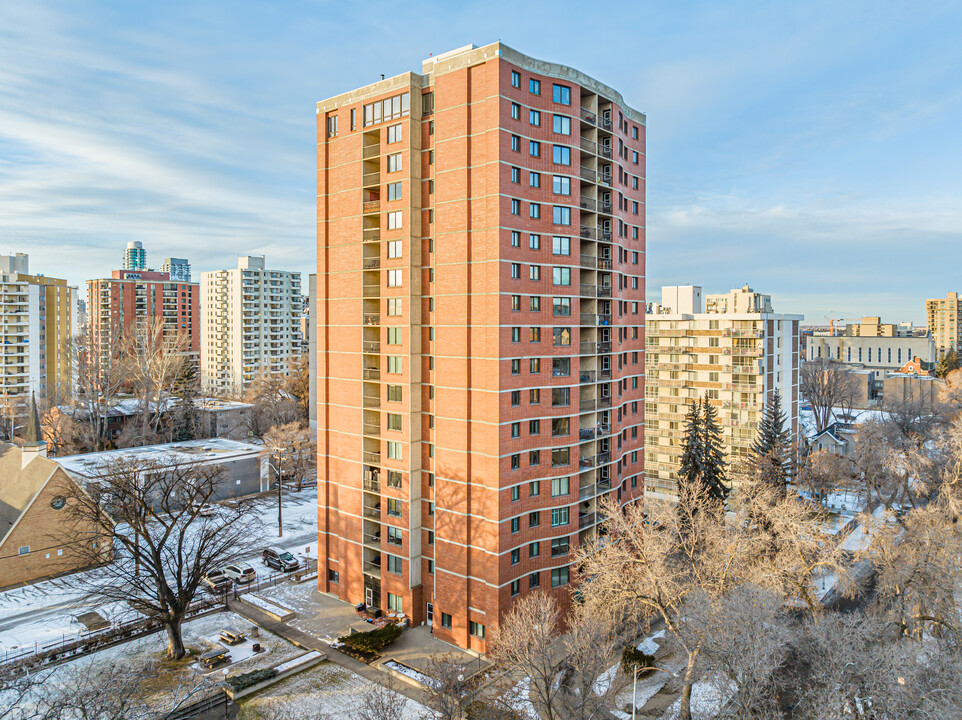 9916 113th St in Edmonton, AB - Building Photo