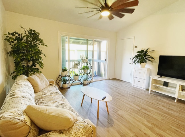 23280 Orange Ave in Lake Forest, CA - Building Photo - Building Photo