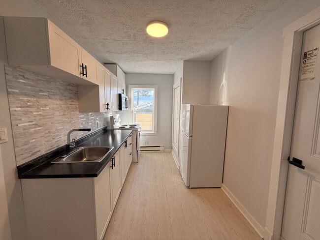 61 Curry St in Moncton, NB - Building Photo - Building Photo