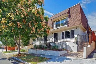 429 E Providencia Ave, Unit F in Burbank, CA - Building Photo