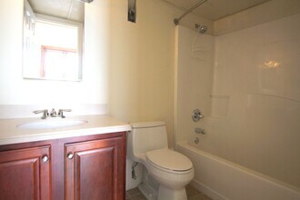 32 Peachtree St, Unit #1307 in Atlanta, GA - Building Photo - Building Photo