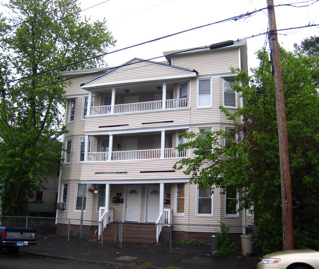 977-979 Maplewood Ave in Bridgeport, CT - Building Photo - Building Photo