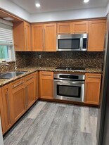 11163 NW 7th St in Miami, FL - Building Photo