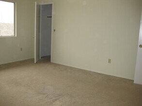 18541 Demion Ln, Unit C in Huntington Beach, CA - Building Photo - Building Photo