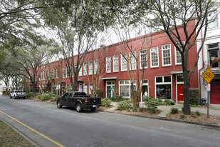 Oglethorpe Row in Savannah, GA - Building Photo
