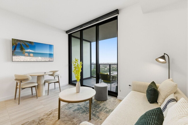 580 72nd St in Miami Beach, FL - Building Photo - Building Photo