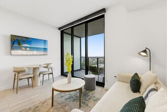 7144 Byron Ave, Unit SI FL14-ID1332432P in Miami Beach, FL - Foto de edificio - Building Photo