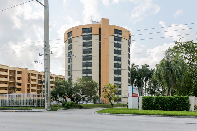 Palm Towers in Miami, FL - Building Photo - Building Photo