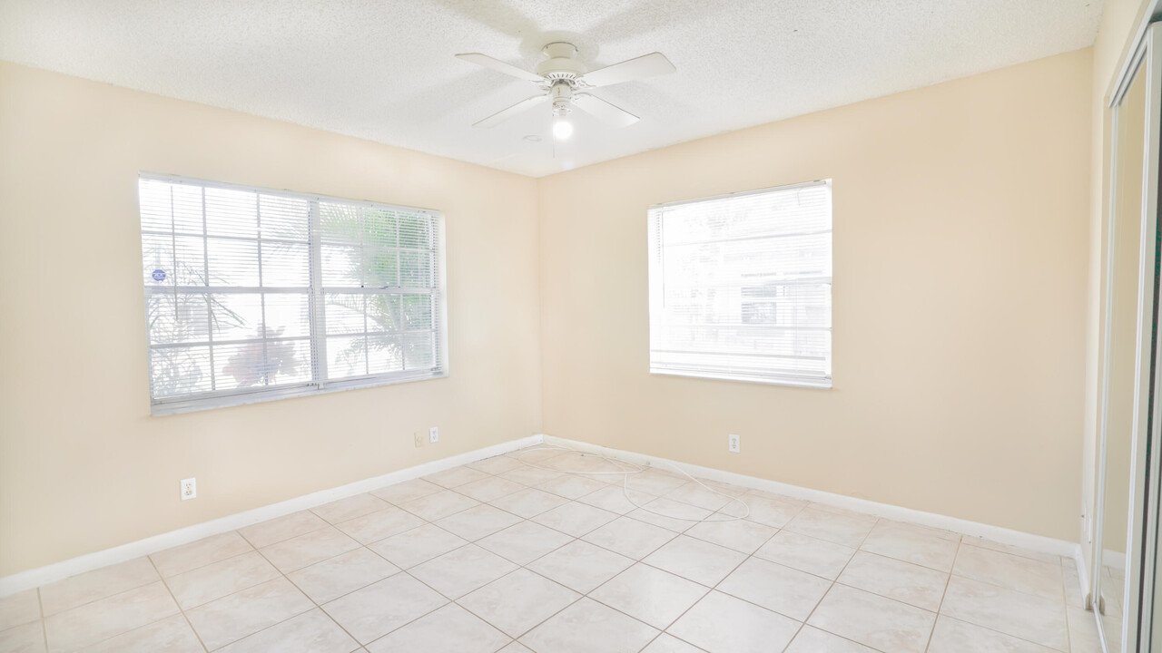 9276 SW 18th Rd in Boca Raton, FL - Foto de edificio