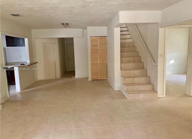 2165 Washington Ave in Opa Locka, FL - Foto de edificio - Building Photo