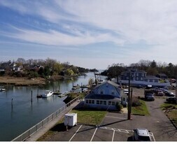 2 Short Beach Rd in East Haven, CT - Building Photo
