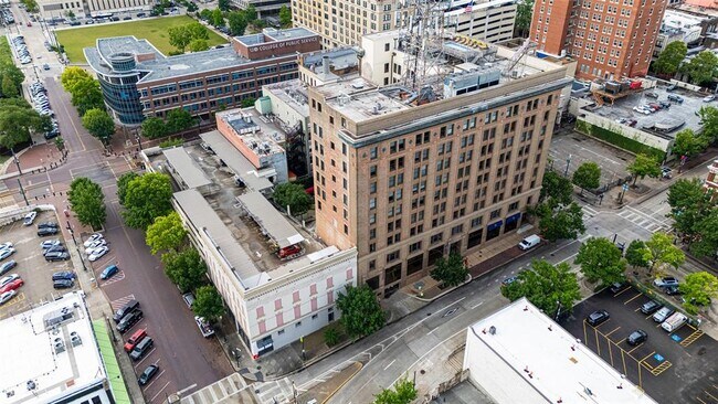 property at 915 Franklin St