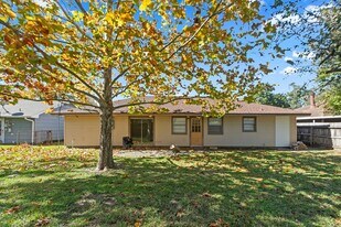 821 Mark St in Deer Park, TX - Building Photo