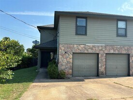 146 Mauna Kea Ln in Bastrop, TX - Building Photo